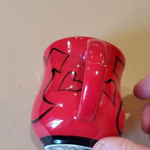Gail Pittman rare 05 signed Vibrant Red and Black Heart Design Mug - Picture 6 of 6